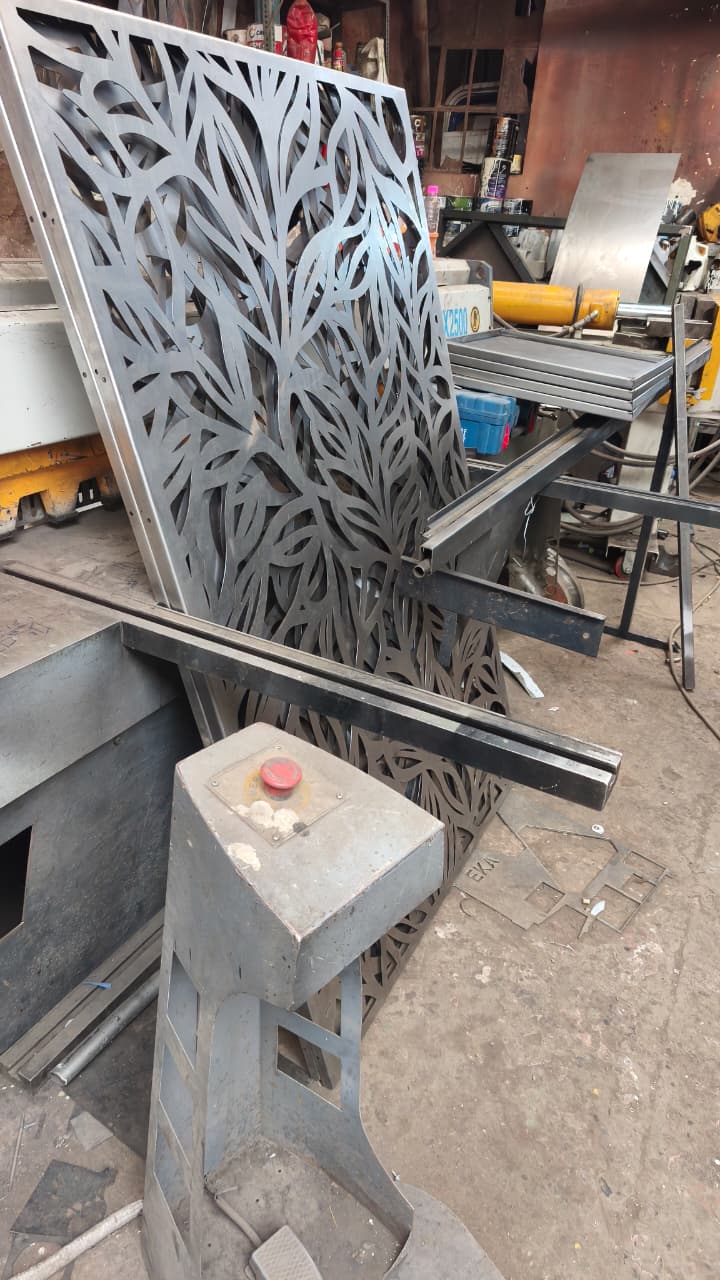 Panel ornamental de acero terminado